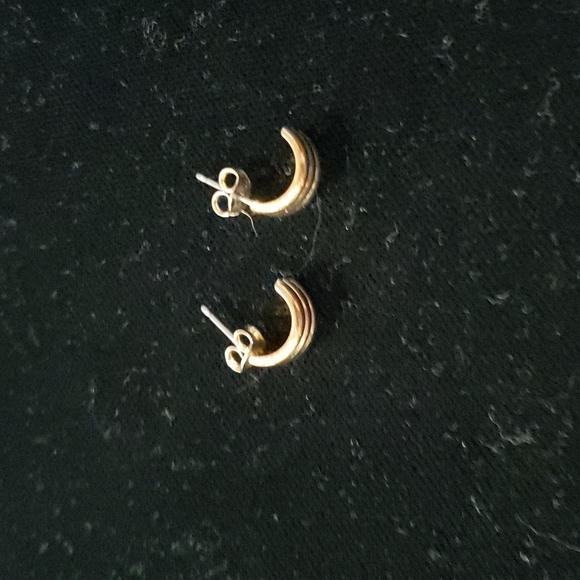 Gold Tone 3 Ridged Earrings - Picture 3 of 3